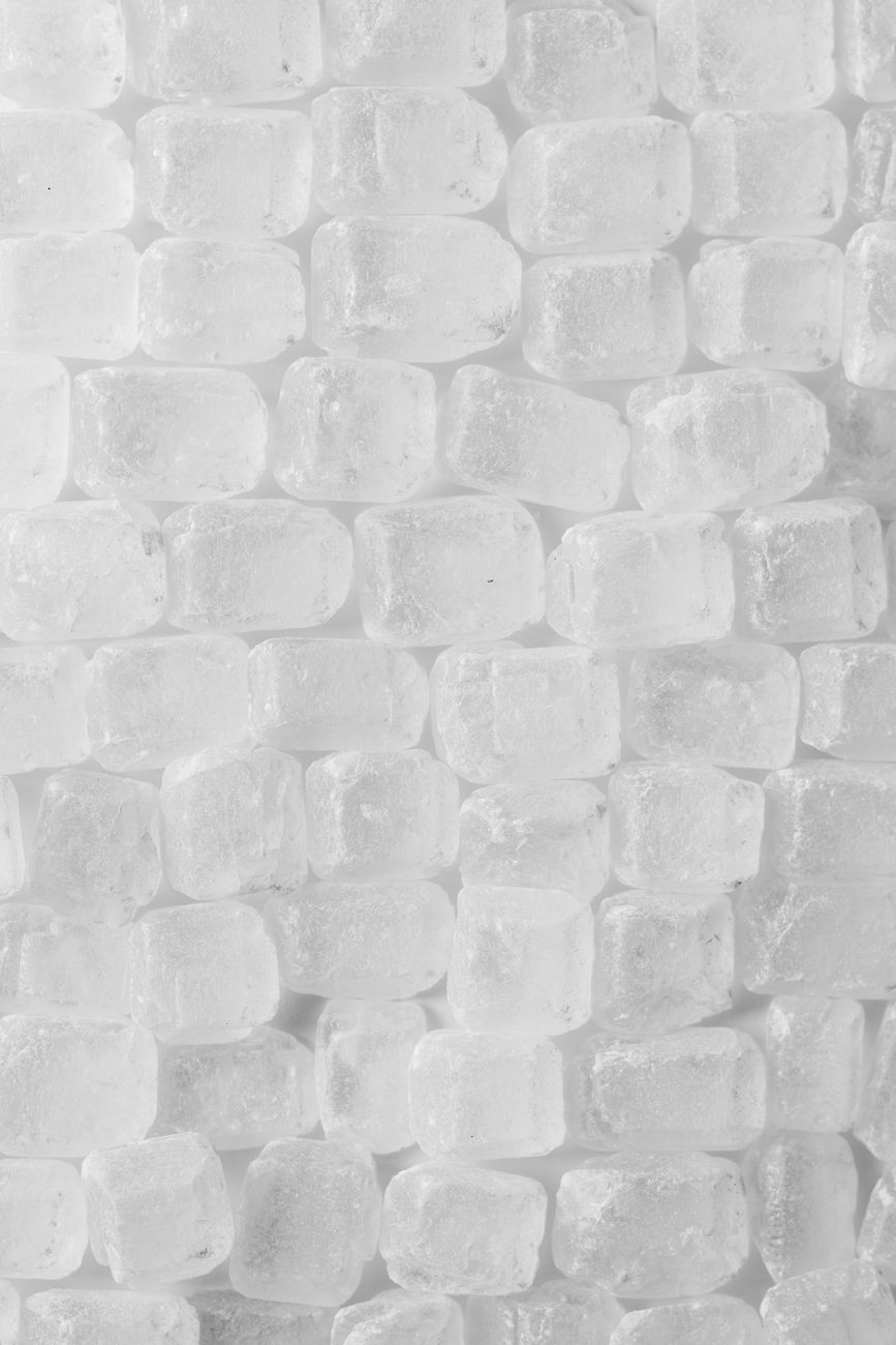 Sugar cube up close – the sweet flavor world (illustration)