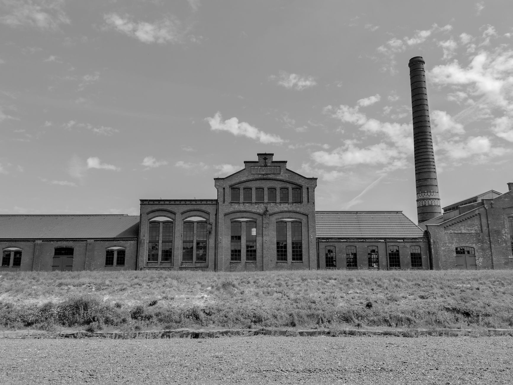 Mid-20th-century industrial manufacturing building (illustration)
